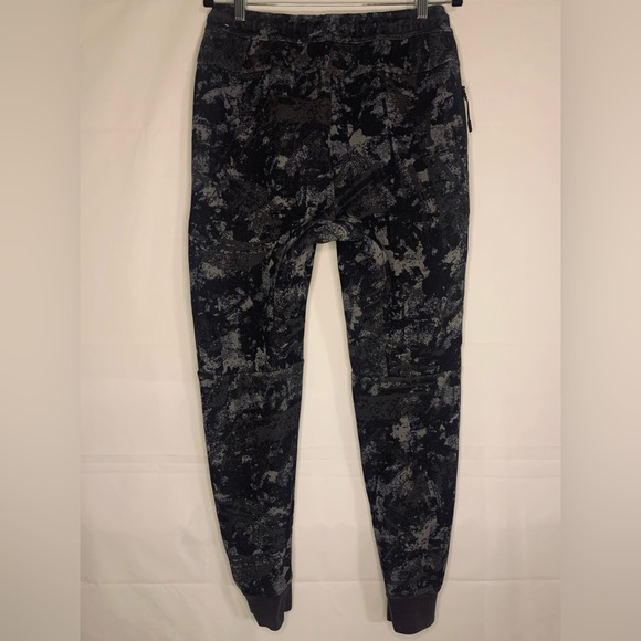Nike Men’s Black and Gray Patterned Joggers, Medium, NWOT - Picture 5 of 16